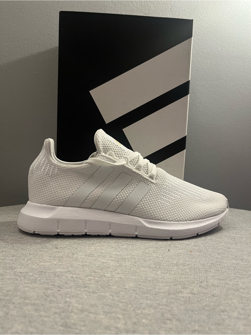 Adidas Swift Run 1.0 Cloud White Gold Women's Running Shoe Size 9 IE7480​